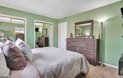 60 Essex Rd, Parsippany NJ 07054-2661 exterior