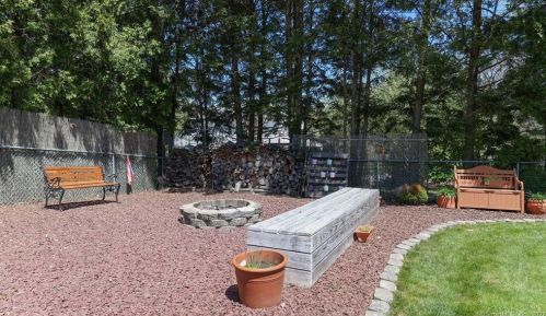 41 Brockett Farm Rd, North Haven CT 06473-3583 exterior