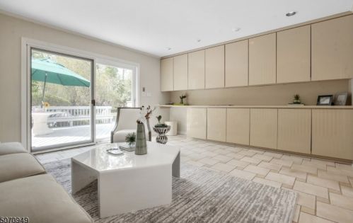 62 Cornell Dr, Livingston NJ  07039-5519 exterior