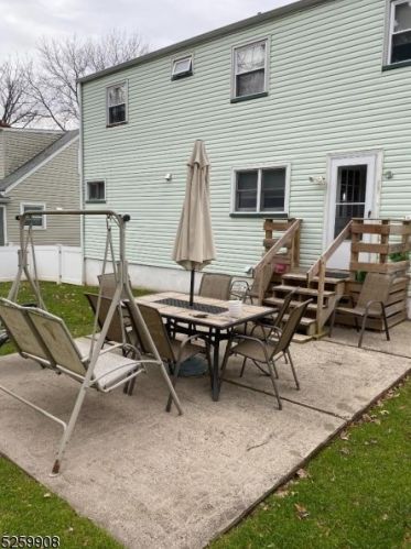 28 Phyllis Rd, Town Center NJ  07052-3526 exterior