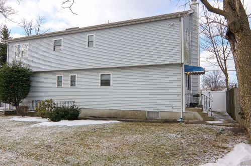 23 Board Pl, Babylon NY  11704-5811 exterior