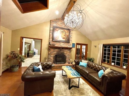 37 Farview Dr, Hackettstown NJ  07840-4705 exterior