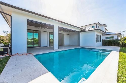 1045 Morningside Dr, Naples FL 34103-3313 exterior