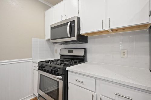 7313 Cooper Ln, Austin TX  78745-6333 exterior