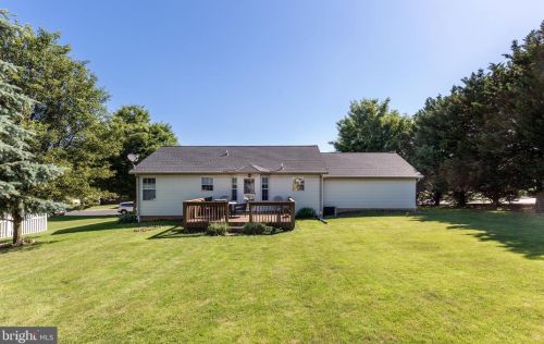 104 Wheaton Dr, Littlestown PA 17340-1357 exterior