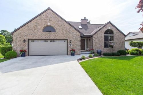 823 Sequoia Ct, Manitowoc, WI 54220-3080