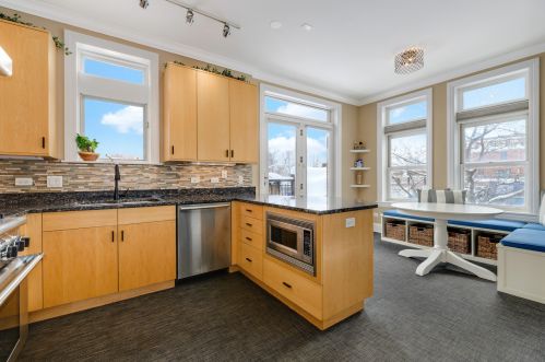 4103 Southport Ave, Chicago IL 60657-1437 exterior