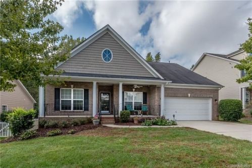 8117 Acacia Ct, Waxhaw, NC 28173-6877