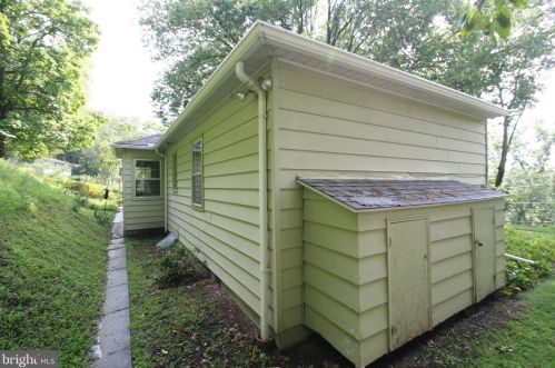 810 Lions Back Dr, Huntingdon PA 16652-3024 exterior