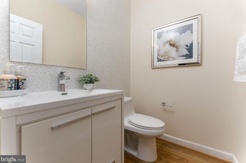 7726 Laurel Leaf Dr, Rockville MD 20854-1768 exterior