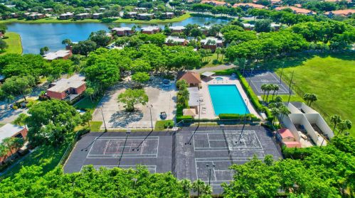 738 Buttonwood Ln, Boynton Beach FL 33436-7127 exterior