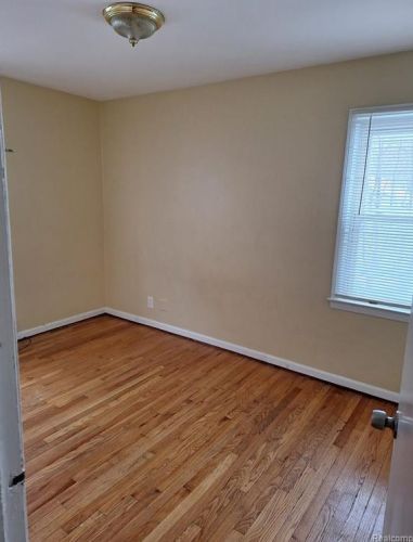 6865 Drexel St, Dearborn Heights MI  48127-2214 exterior