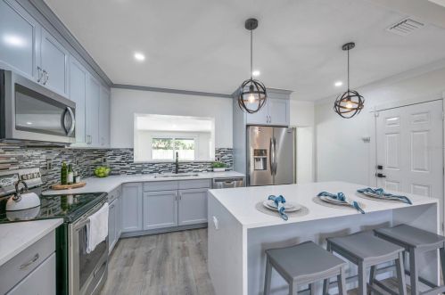 3912 Bay View Ave, Tampa FL  33611-1234 exterior