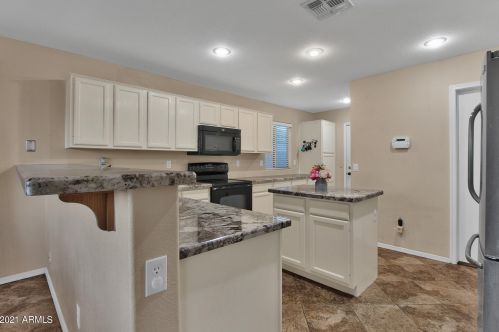 1097 Swan Dr, Chandler AZ 85286-7543 exterior