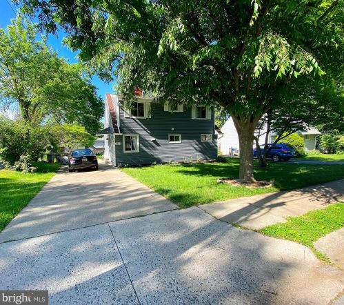 5705 Denfield Rd, Rockville MD  20851-2304 exterior