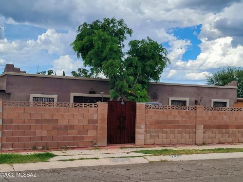 6995 Lurlene Dr, Tucson, AZ 85730-1710