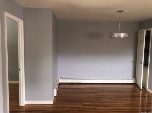 3600 Eastchester Rd, Bronx NY  10469-1607 exterior