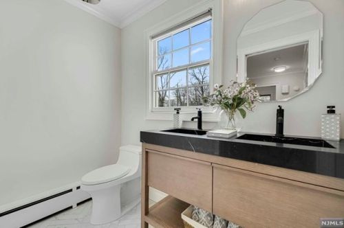 206 County Rd, Demarest NJ  07627-2202 exterior