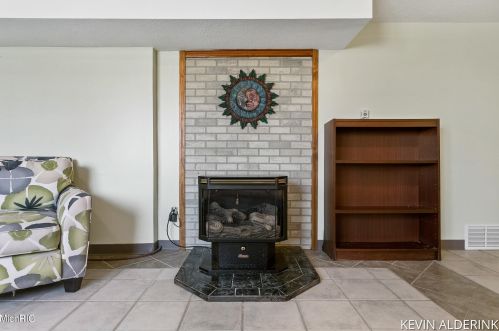 1892 56th St, Fennville MI 49408-8508 exterior