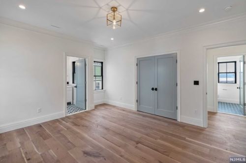 11 Lasher Ln, Edgewater NJ  07020-1403 exterior