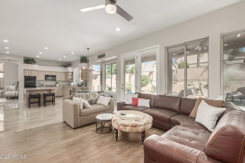 4564 Chisum Trl, Phoenix AZ  85050-8525 exterior