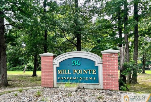 351 College Dr, Edison NJ 08817-5951 exterior