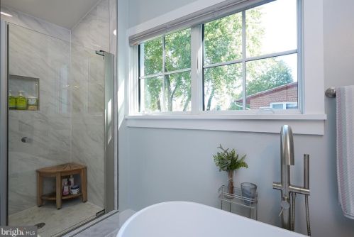 6825 Old Chesterbrook Rd, Mc Lean VA 22101-4408 exterior