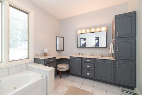 952 Eagle Lk Dr, Kalamazoo MI 49009-8429 exterior