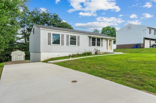 137 Cranbrooke Dr, Moon Twp, PA 15108-9118