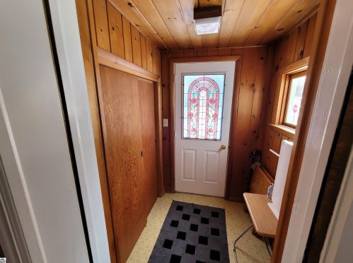 101 Orch Ave, Shepherd MI 48883-9106 exterior