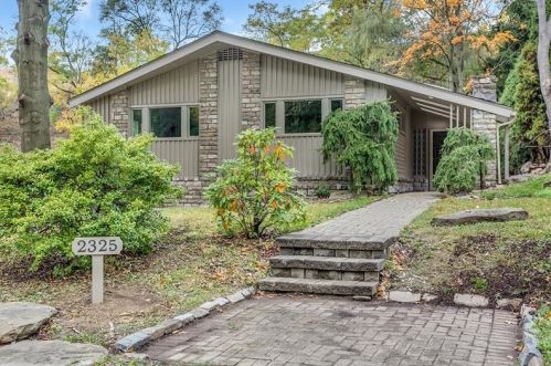 2325 Marbury Rd, Pittsburgh, PA 15221-3675