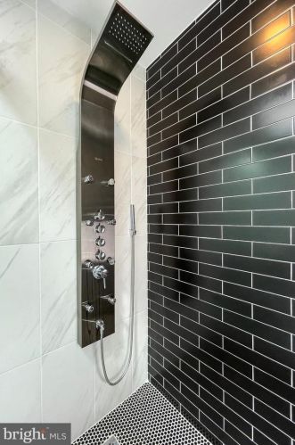 211 Douglas St, Washington DC  20002-1031 exterior