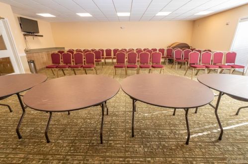 306 Regency Pl, Woodbridge NJ 07095-1036 exterior