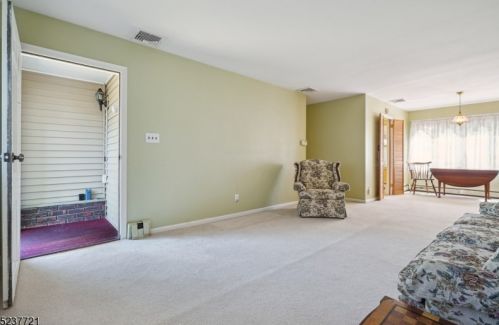 72 Fellswood Dr, Livingston NJ 07039-2238 exterior