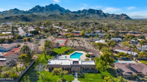 9052 29th St, Phoenix AZ  85028-5302 exterior