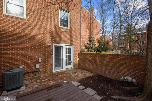 2685 Centennial Ct, Alexandria VA 22311-1304 exterior