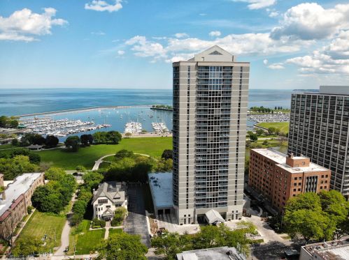 1660 Prospect Ave, Milwaukee WI 53202-2400 exterior