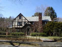 85 Dartmouth St, Newton, MA 02465-2801