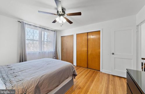 1024 Knorr St, Philadelphia PA 19111-4932 exterior