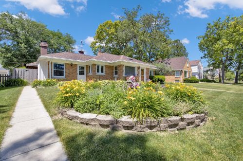 3317 45th St, Milwaukee, WI 53219-4818