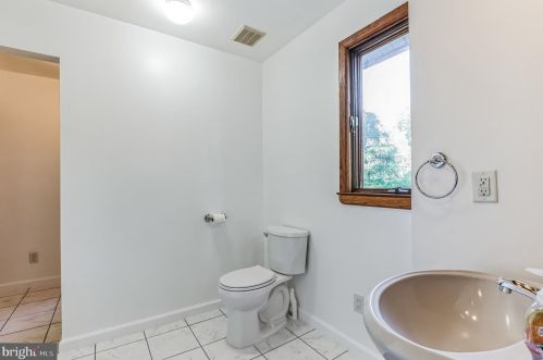 29 Dogwood Ln, Chester PA 19014-1210 exterior