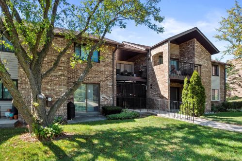 9034 Lisbon Ave, Milwaukee, WI 53222-2734