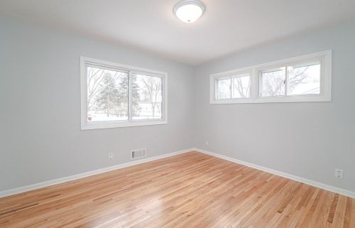 2093 Emerald Ln, Saint Paul MN 55122-2810 exterior