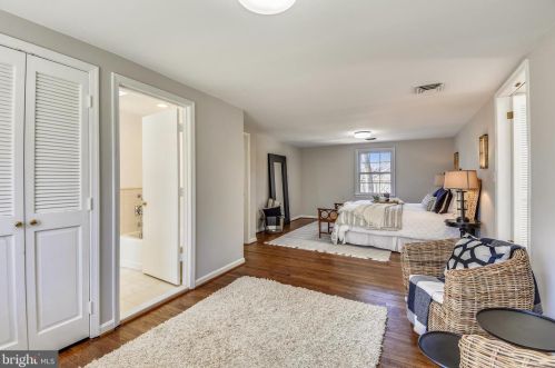 4206 Mt Vernon Memorial Hwy, Alexandria VA 22309-2809 exterior