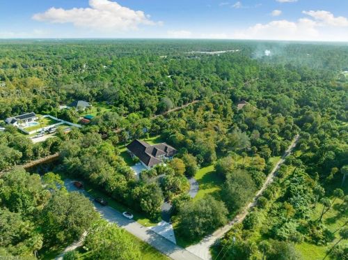 880 5 St, Naples FL 34117-2114 exterior