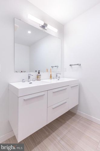 2123 Cumberland St, Philadelphia PA 19125-1718 exterior