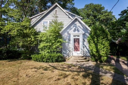 17521 Oxford Ave, Cleveland, OH 44111-4036