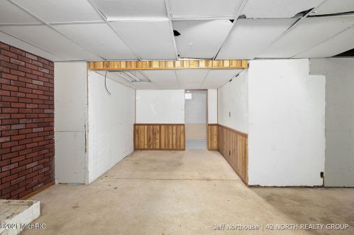 1342 Whiting St, Wyoming MI exterior