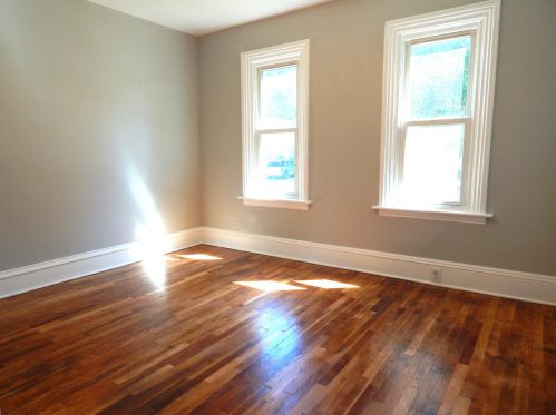 1039 Broadway Ave, Grand Rapids, MI 49504-4213