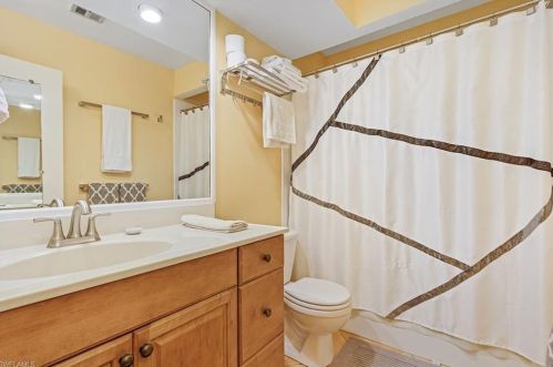 620 94 Ave, Naples FL 34108-2447 exterior